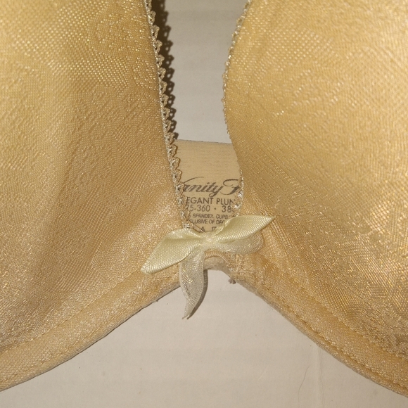 Vanity fair Elegant Plunge 38C - Picture 2 of 8